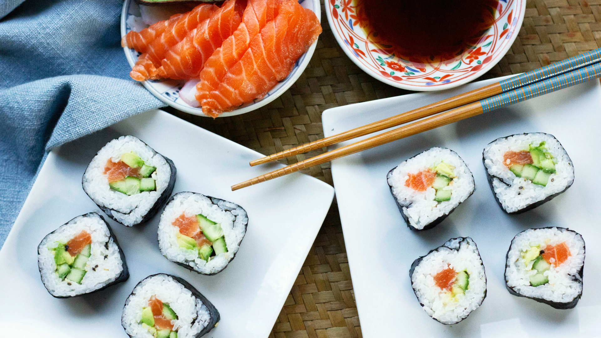 Salmon Maki Rolls